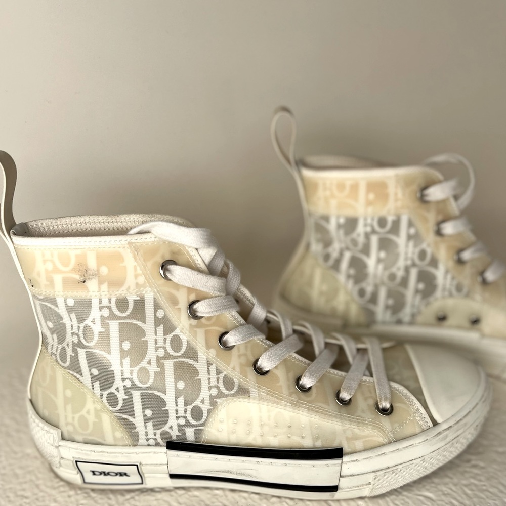 Dior high top sneaker size 38 excellent condition
